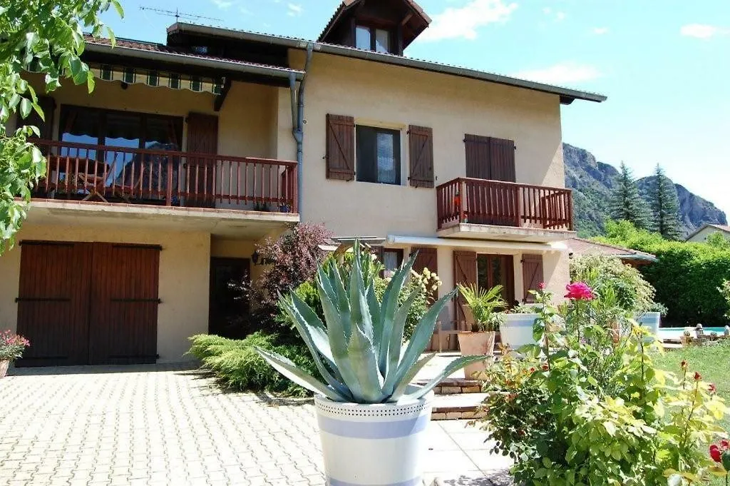 Au Paradis Des Grillons Espinasses 0*,  France