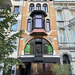 Casa Clementina - 3 Bedroom In A Art-nouveau House , Gent België